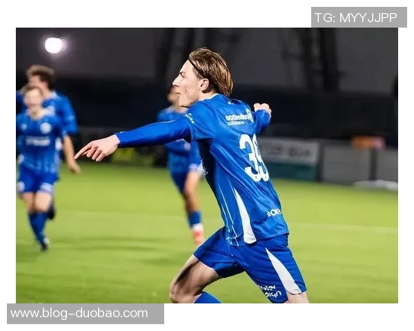 荷兰足协宣布因大雪天气推迟荷乙赛事荷甲比赛暂时不受影响继续进行